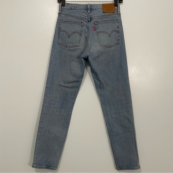 Levi's Premium Wedgie Light Wash High Rise Jeans Size 24 - Picture 3 of 11